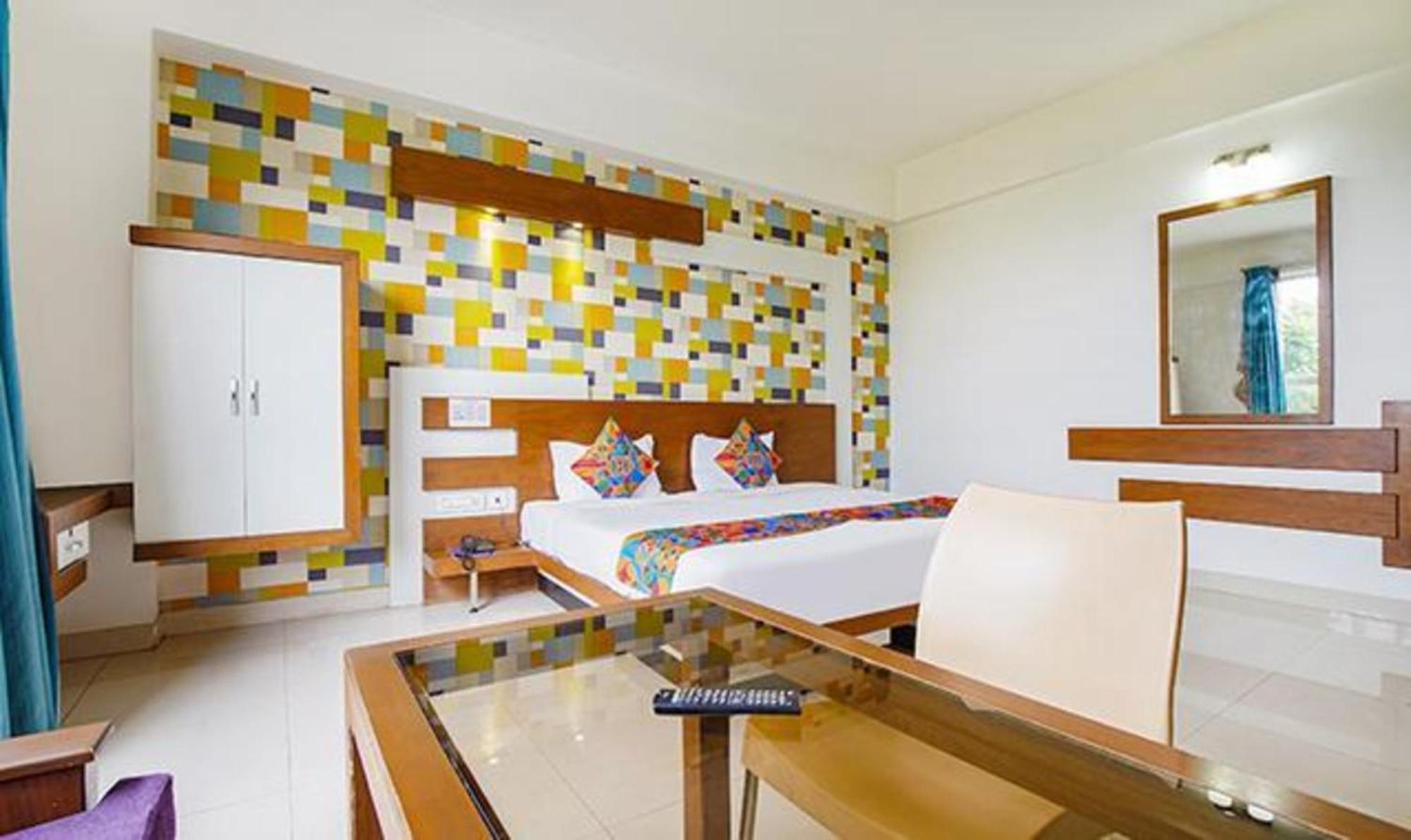 Fabhotel Emirates Suites - Sarjapur Road Бангалор Экстерьер фото